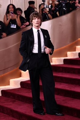 Keywords: connor;storrie;public;appearnces;2026;golden;globes;red;carpet