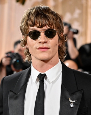 Keywords: connor;storrie;public;appearnces;2026;golden;globes;red;carpet