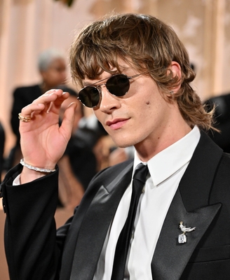 Keywords: connor;storrie;public;appearnces;2026;golden;globes;red;carpet