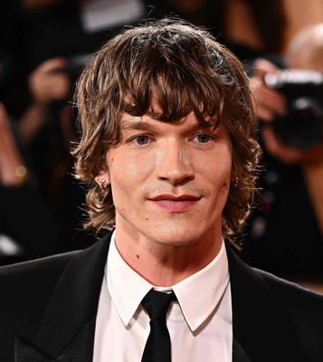 Keywords: connor;storrie;public;appearnces;2026;golden;globes;red;carpet