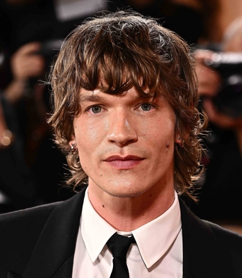 Keywords: connor;storrie;public;appearnces;2026;golden;globes;red;carpet