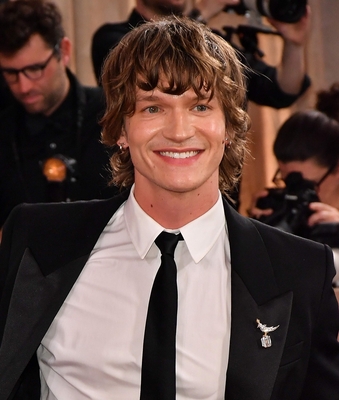 Keywords: connor;storrie;public;appearnces;2026;golden;globes;red;carpet