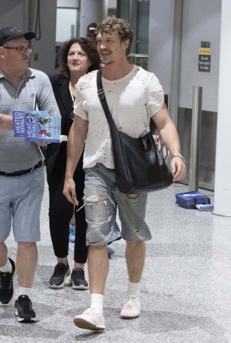 Keywords: connor;storrie;candids;toronto;july;pearson;international;airport