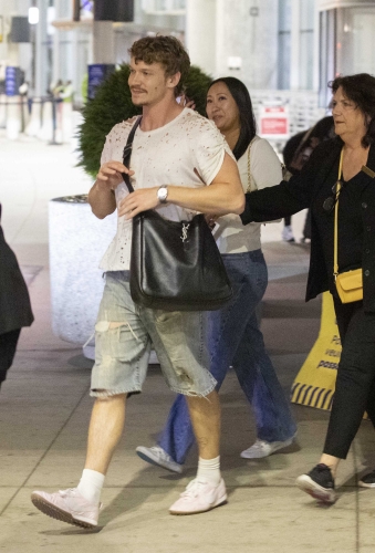 Keywords: connor;storrie;candids;toronto;july;pearson;international;airport