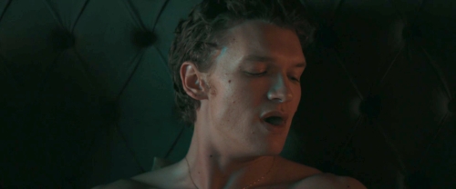 3623-heated-rivalry-s01e02-1080_mp455519.jpg