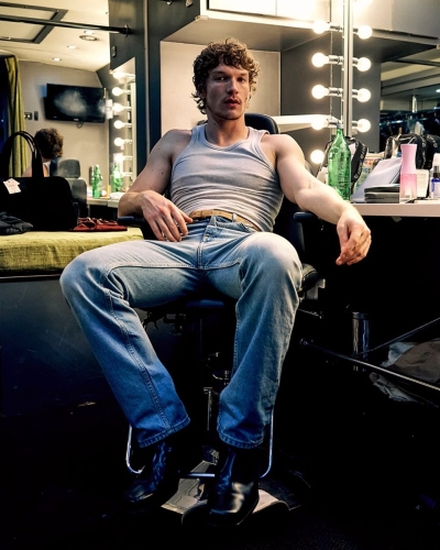 BTS
Keywords: connor;storrie;publications;photoshoots;verizon;behind;the;scenes;bts