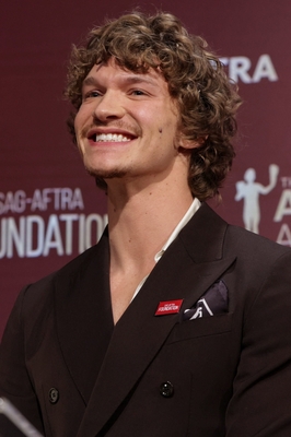 Keywords: connor;storrie;public;appearnces;2026;actor;awards;sag;aftra;los;angeles;la;32nd;california;on;stage;show;presents